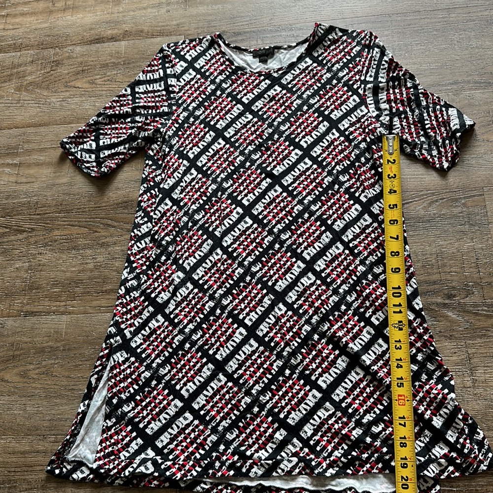 J. Jill Wearever Collection half sleeve black red white tunic, size medium. - Picture 2 of 5